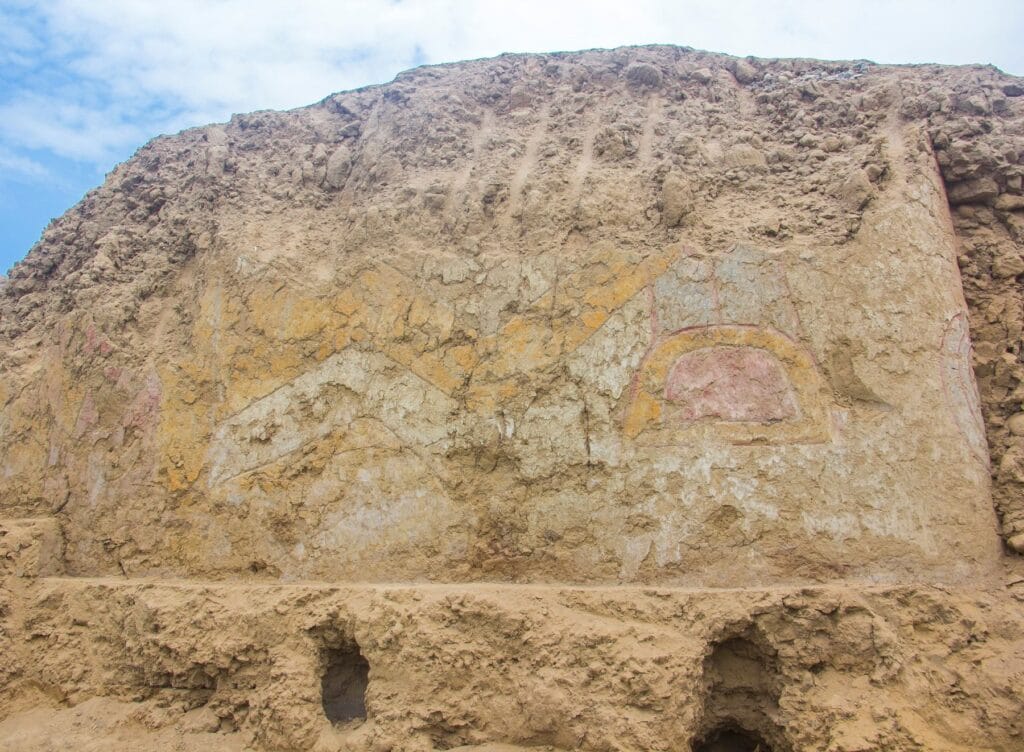 Un ragno che brandisce un coltello, trovato antico murale della cultura Cupisnique
