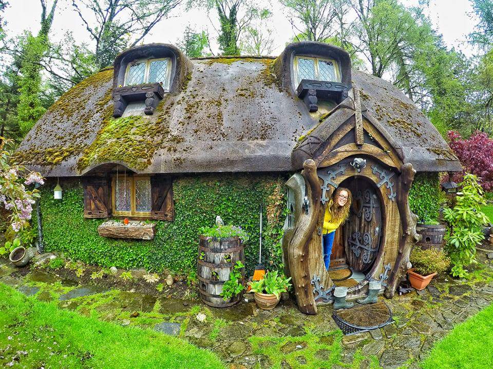 Costruisce Una Casa Hobbit A Grandezza Naturale Succede In Scozia costruisce-una-casa-hobbit-a-grandezza-naturale-succede-in-scozia