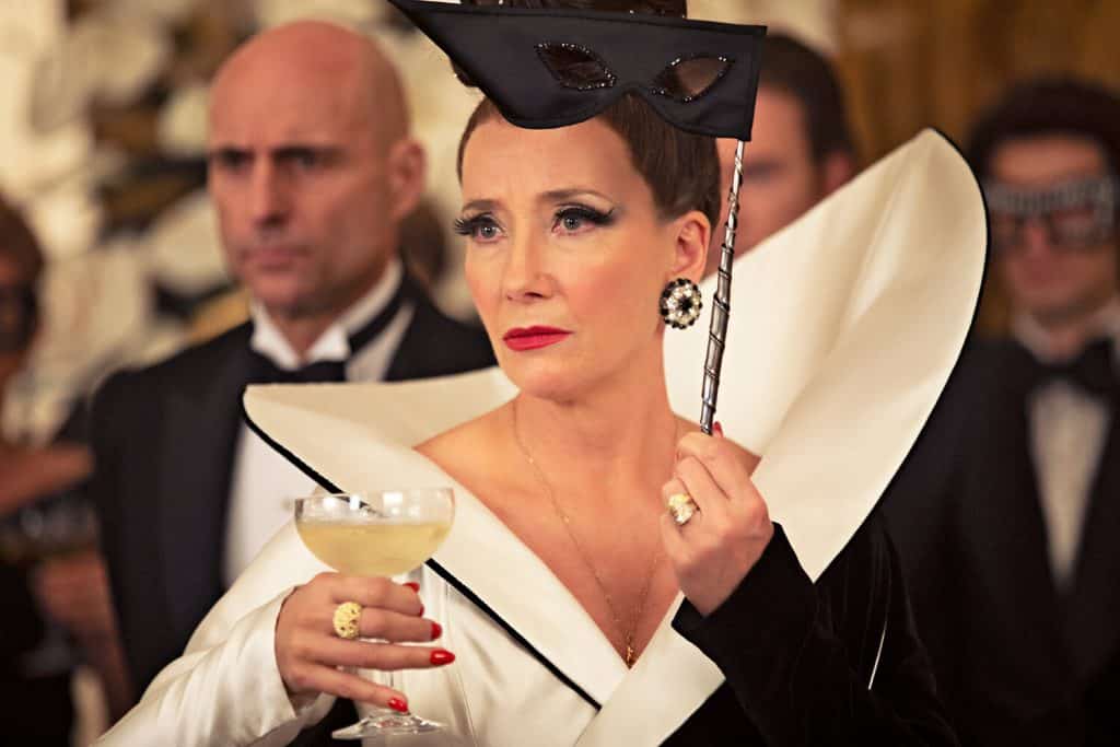 Disney rivela una serie di scatti fashion dal film Cruella (FOTO)